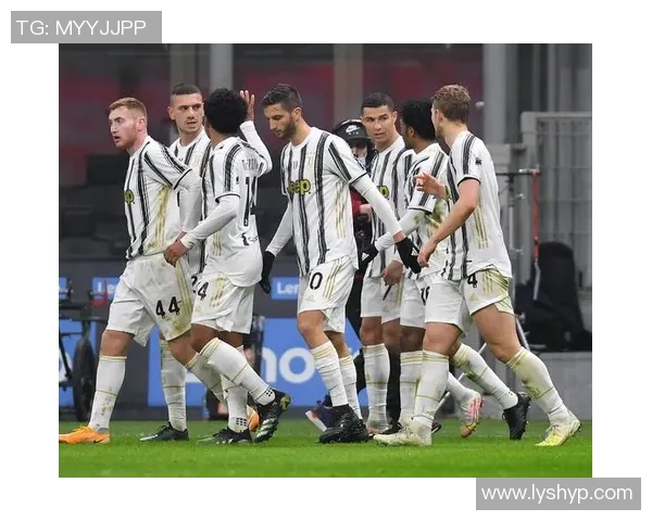 尤文图斯迎战佛罗伦萨展开激烈对决 两队争夺欧战资格之路愈发艰难