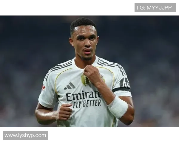 特伦特·亚历山大-阿诺德：足球场上的现代进攻型边后卫典范与战术革新者