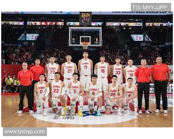 篮球巨星带领球队逆袭全场精彩时刻揭幕球场传奇荣耀之路